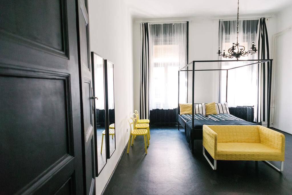 D.Five Stylish Apartment On Vaci Street ブダペスト エクステリア 写真